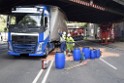 LKW blieb unter Bruecke haengen Koeln Ehrenfeld Innere Kanalstr Hornstr P267